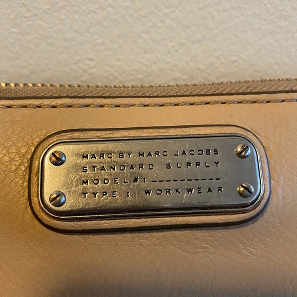 Marc Jacobs Continental Wallet - Picture 2 of 7